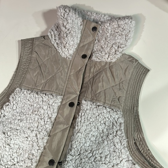 BLANKNYC Teddy Vest - Picture 7 of 14